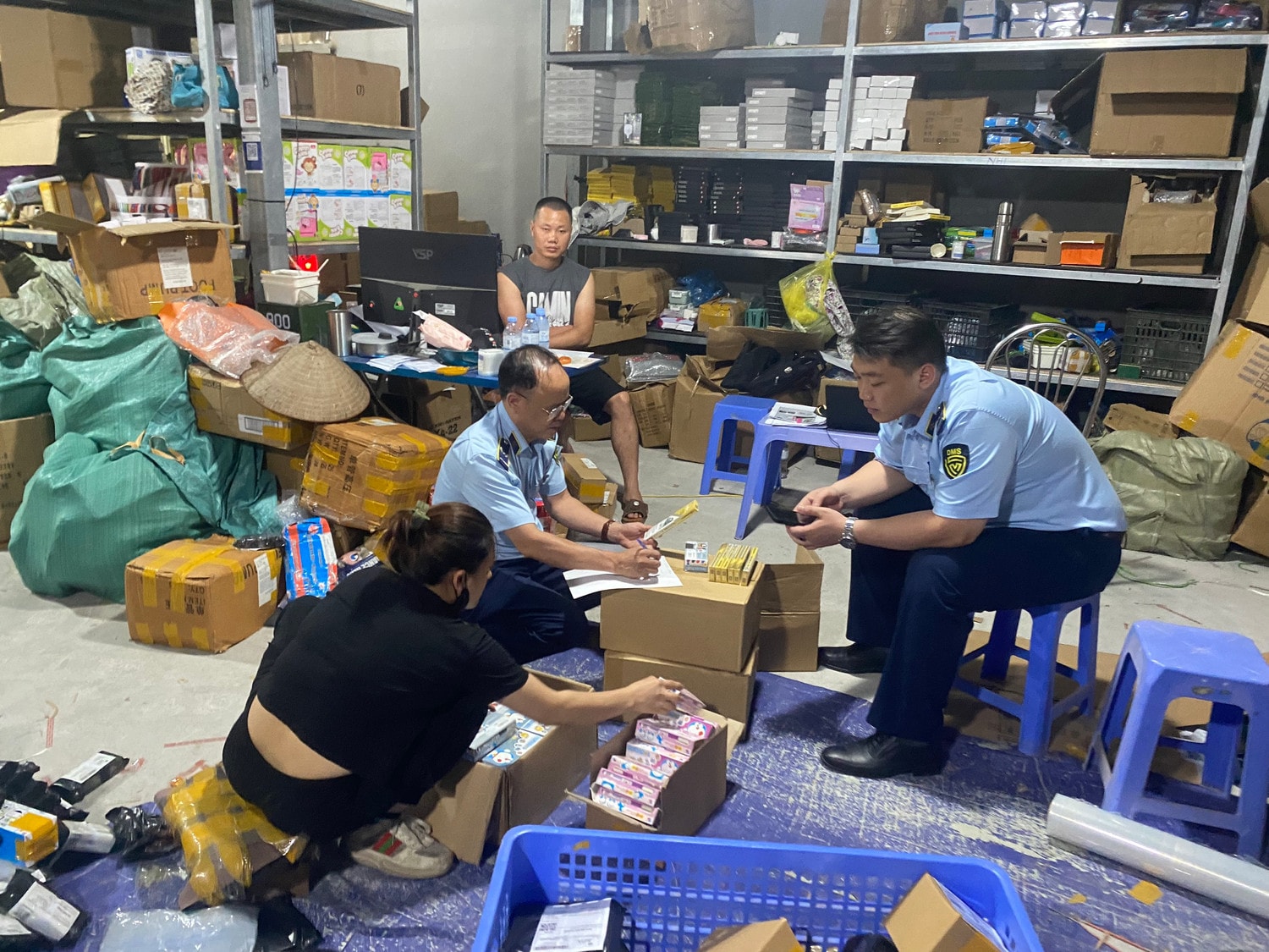 Hà Nội: Phát hiện, thu giữ lượng lớn bút giả mạo nhãn hiện Thiên Long -0