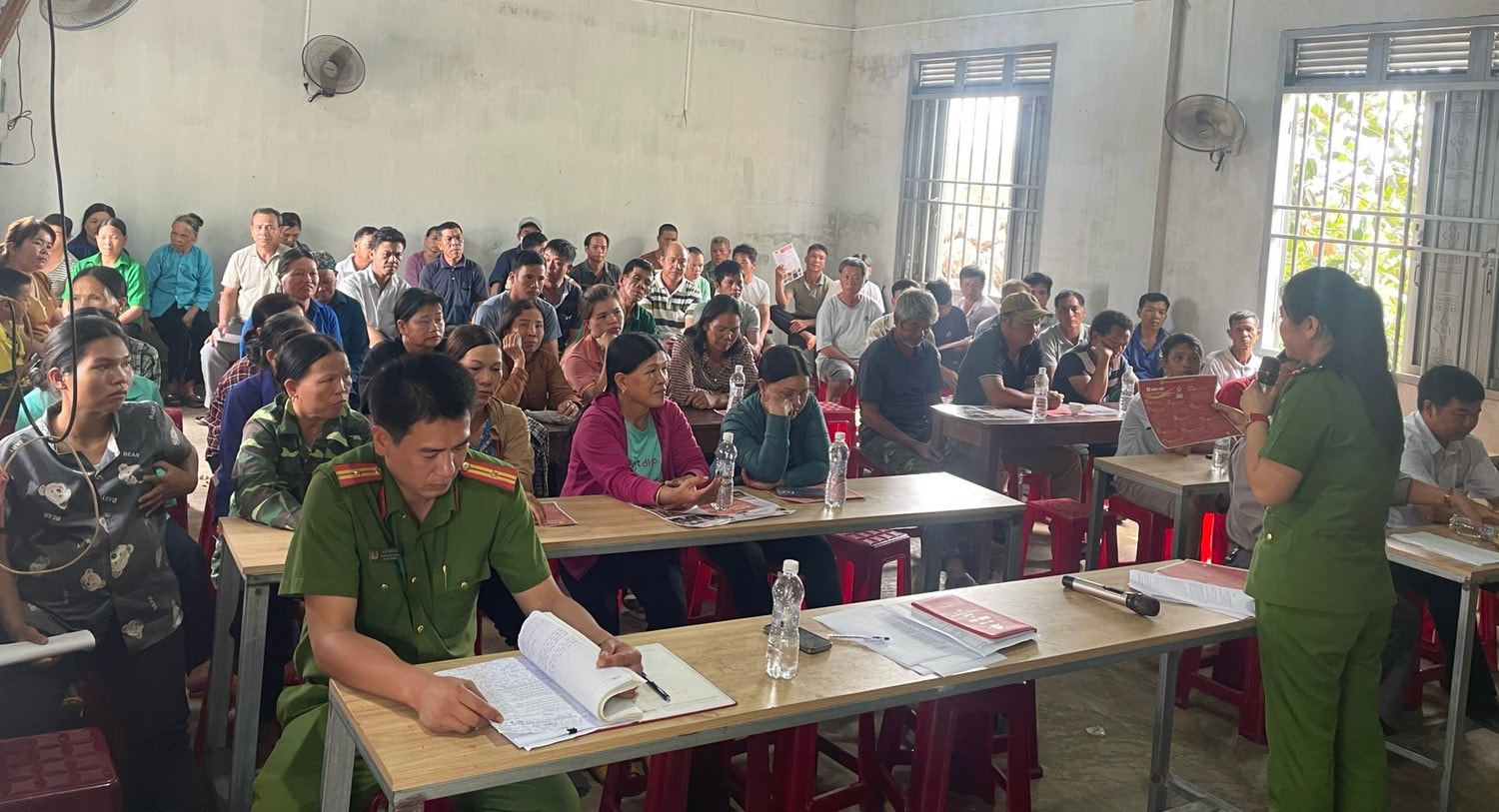 Công an Đắk Nông vận động toàn dân giao nộp vũ khí - vật liệu nổ - công cụ hỗ trợ -1