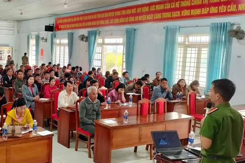 Công an Đắk Nông vận động toàn dân giao nộp vũ khí - vật liệu nổ - công cụ hỗ trợ -0