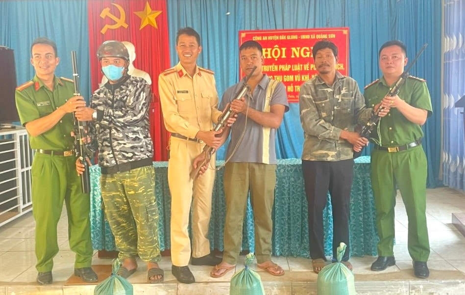 Công an Đắk Nông vận động toàn dân giao nộp vũ khí - vật liệu nổ - công cụ hỗ trợ