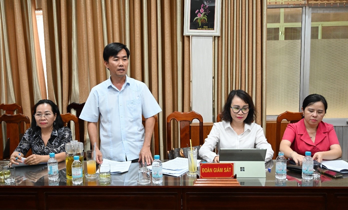 Ban văn hóa - xã hội HĐND tỉnh giám sát tại Sở Văn hóa, Thể thao và Du lịch. Ảnh: Thanh Mai