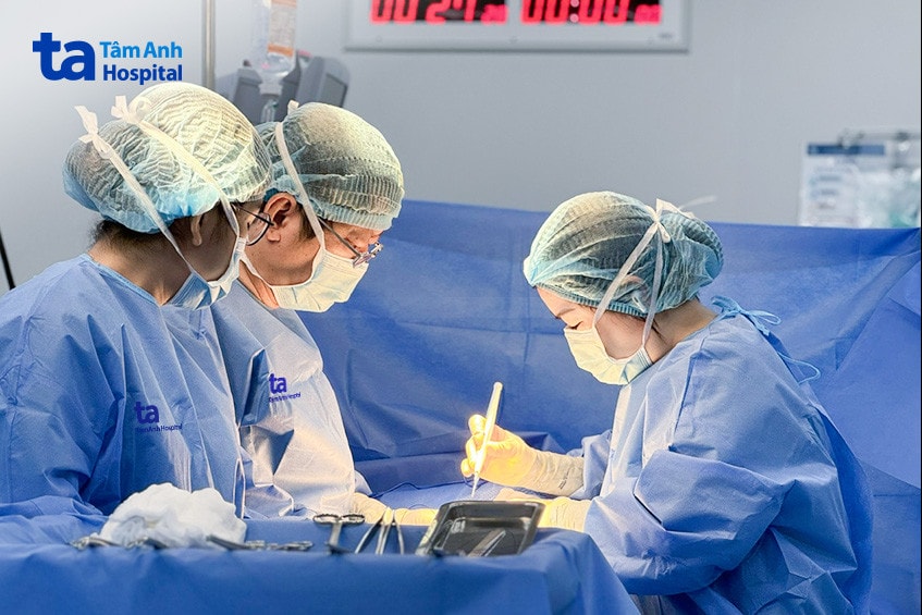 Tự điều trị u xơ bằng thuốc nam, người phụ nữ thiếu máu nặng -0