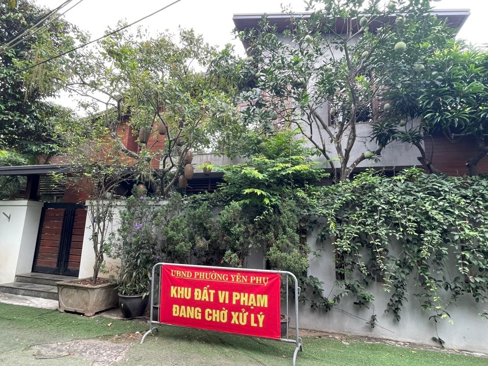 Quận Tây Hồ, Hà Nội: Phường Yên Phụ đứng “top đầu” vi phạm trật tự xây dựng trên đê, hành lang thoát lũ sông Hồng -0