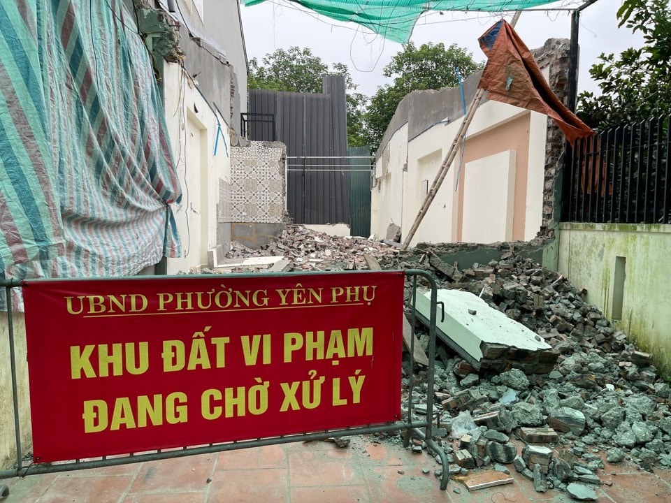 Quận Tây Hồ, Hà Nội: Phường Yên Phụ đứng “top đầu” vi phạm trật tự xây dựng trên đê, hành lang thoát lũ sông Hồng -0