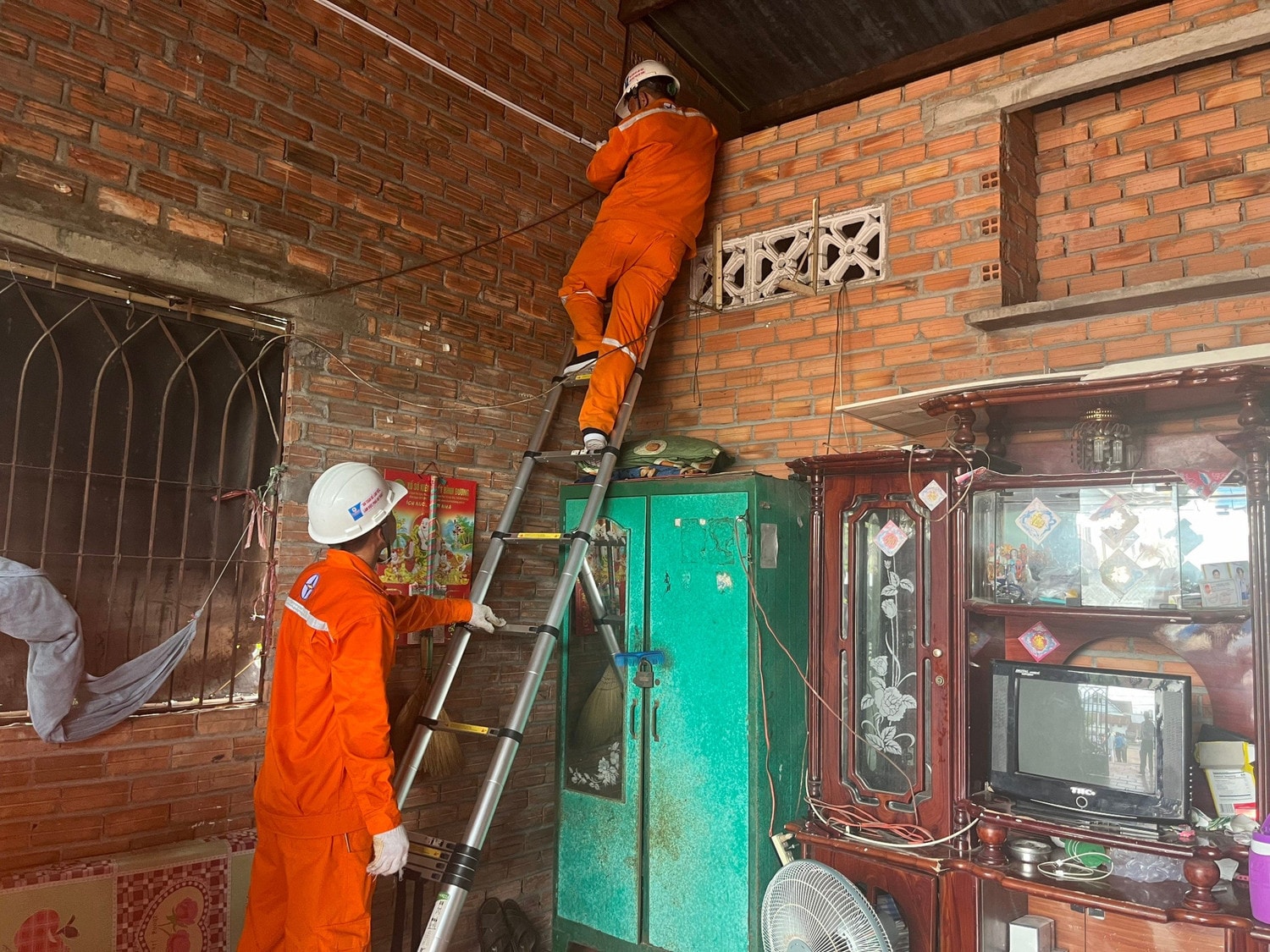 EVNHCMC đẩy mạnh khảo sát, tư vấn sử dụng điện an toàn - 0