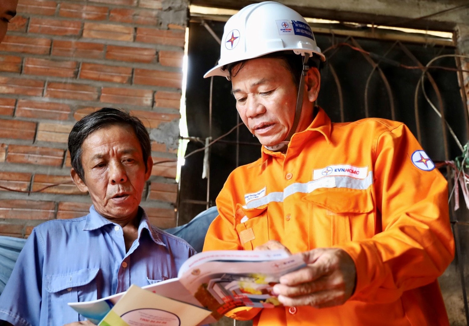 EVNHCMC đẩy mạnh khảo sát, tư vấn sử dụng điện an toàn - 0