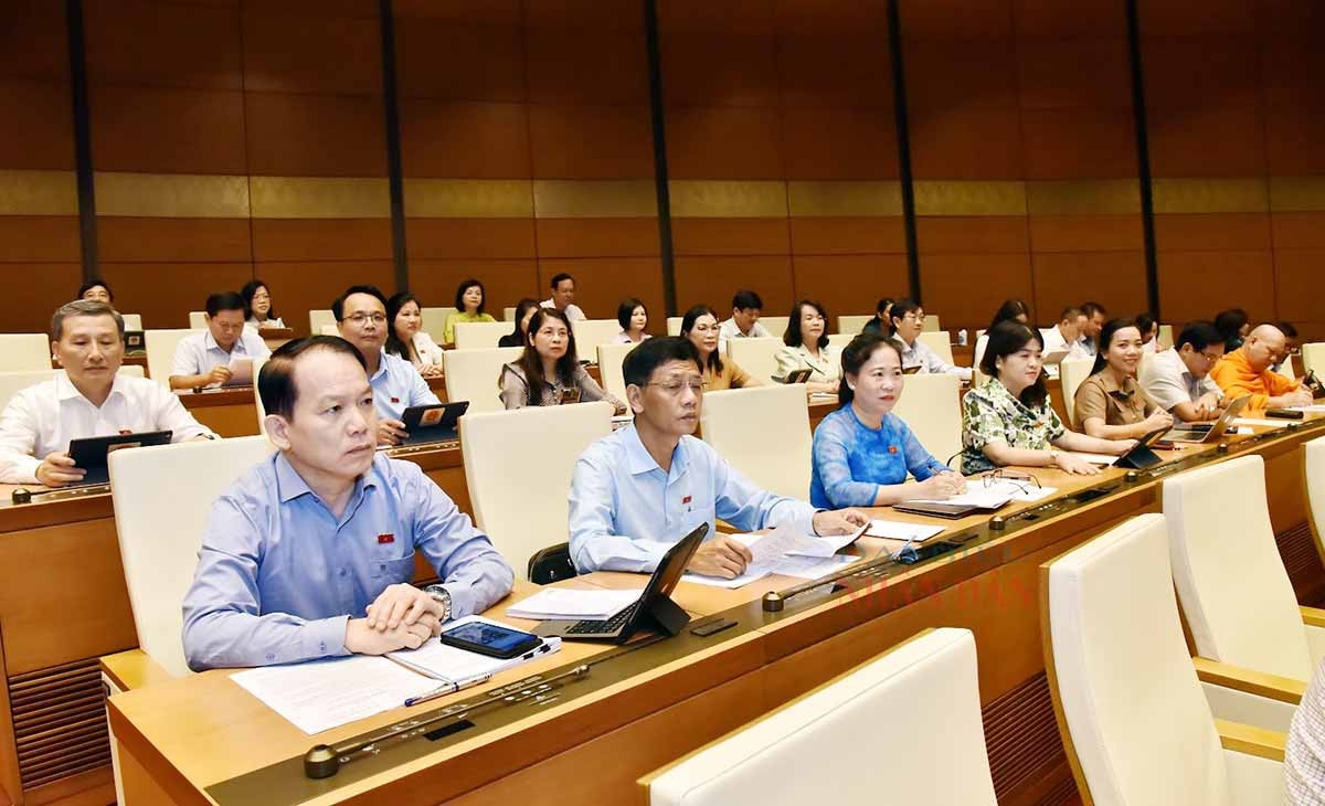 QUỐC HỘI THẢO LUẬN VỀ TÌNH HÌNH KINH TẾ - XÃ HỘI VÀ NGÂN SÁCH NHÀ NƯỚC -1