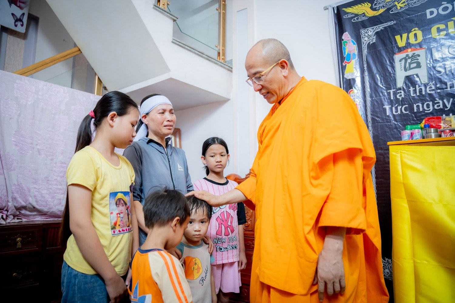 Chùa Ba Vàng trao tặng 250 triệu đồng hỗ trợ gia đình các ngư dân Thanh Hóa tử vong trên biển -0