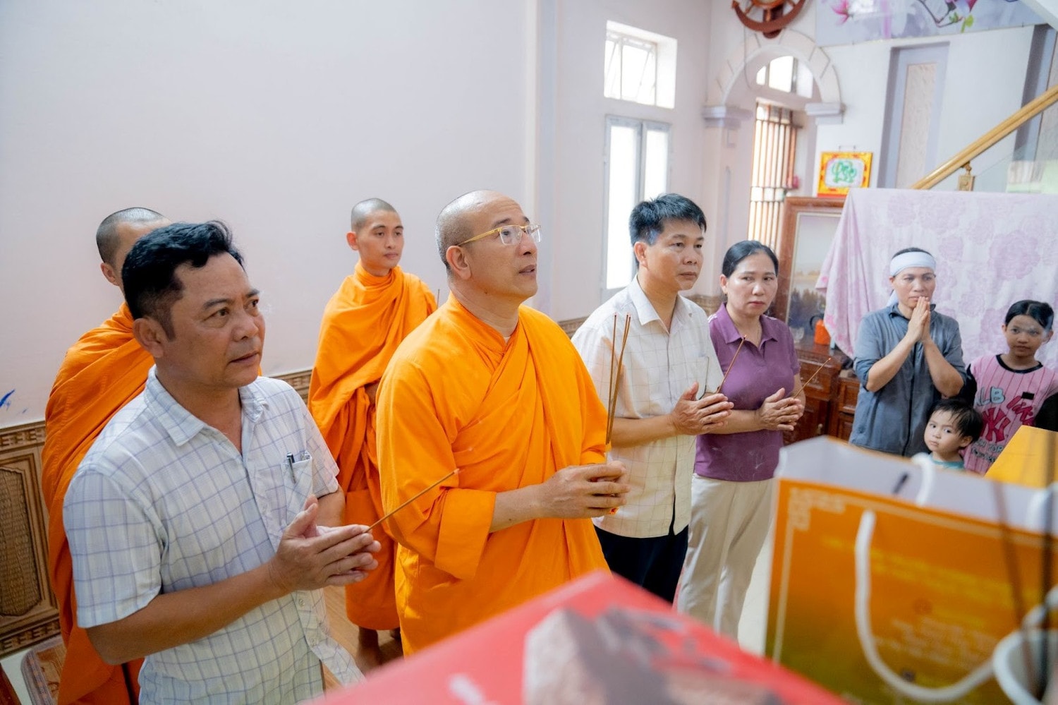 Chùa Ba Vàng trao tặng 250 triệu đồng hỗ trợ gia đình các ngư dân Thanh Hóa tử vong trên biển -1