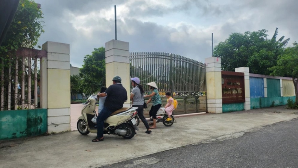 Vụ bé 5 tuổi tử vong sau khi bị bỏ quên trên xe đưa đón học sinh: Người lớn rõ ràng đã tắc trách! -0