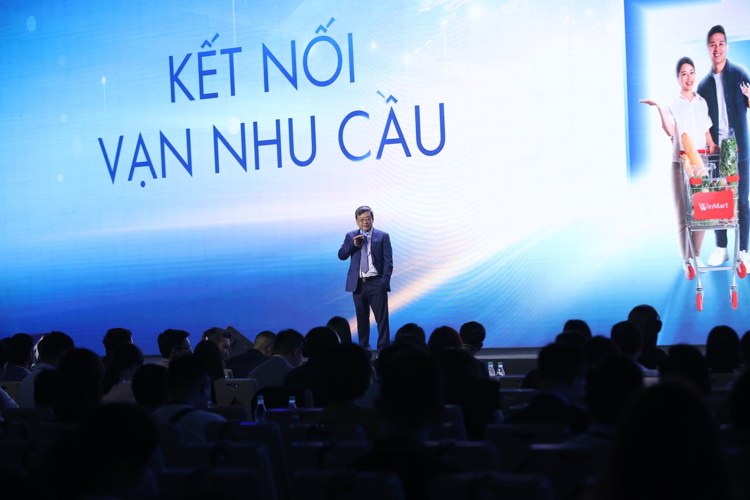 Chủ tịch tập đoàn Masan, Ông Nguyễn Đăng Quang, chia sẻ tại ĐHĐCĐ Masan với chủ đề “kết nối vạn nhu cầu” Masan “chốt lãi” khoản đầu tư, dồn lực cho mảng tiêu dùng bán lẻ -0