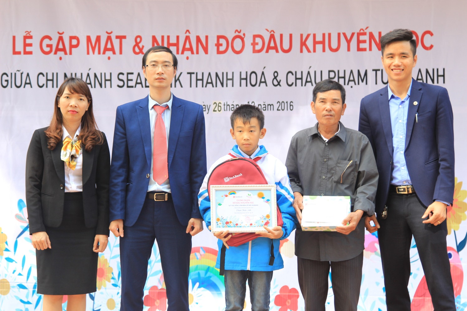 Quỹ khuyến học Ươm mầm Ước mơ của Ngân hàng đã và đang nâng bước hơn 200 em học sinh nghèo hiếu học vươn tới ước mơ, trở thành công dân có ích cho xã hội Ba thập kỷ SeABank kiến tạo văn hóa Kết nối -0