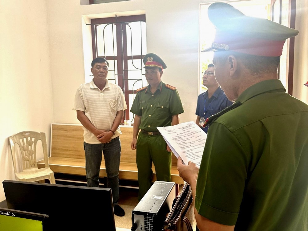 “Nổ” quen lãnh đạo để lừa góp tiền đầu tư đât đai -0