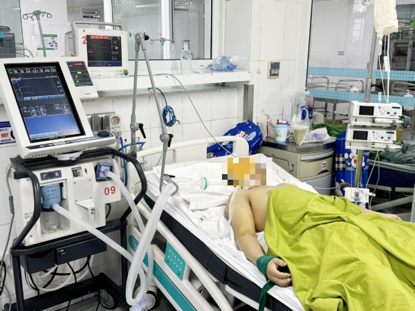 Nguy kịch do sốc nhiệt khi đi xe máy giữa trưa nắng, bác sĩ khuyến cáo -0