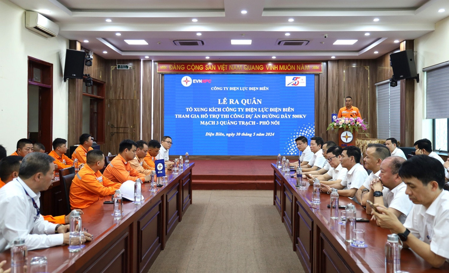 28 Đội xung kích EVNNPC sẵn sàng dồn sức tại công trường Đường dây 500kV mạch 3 -0