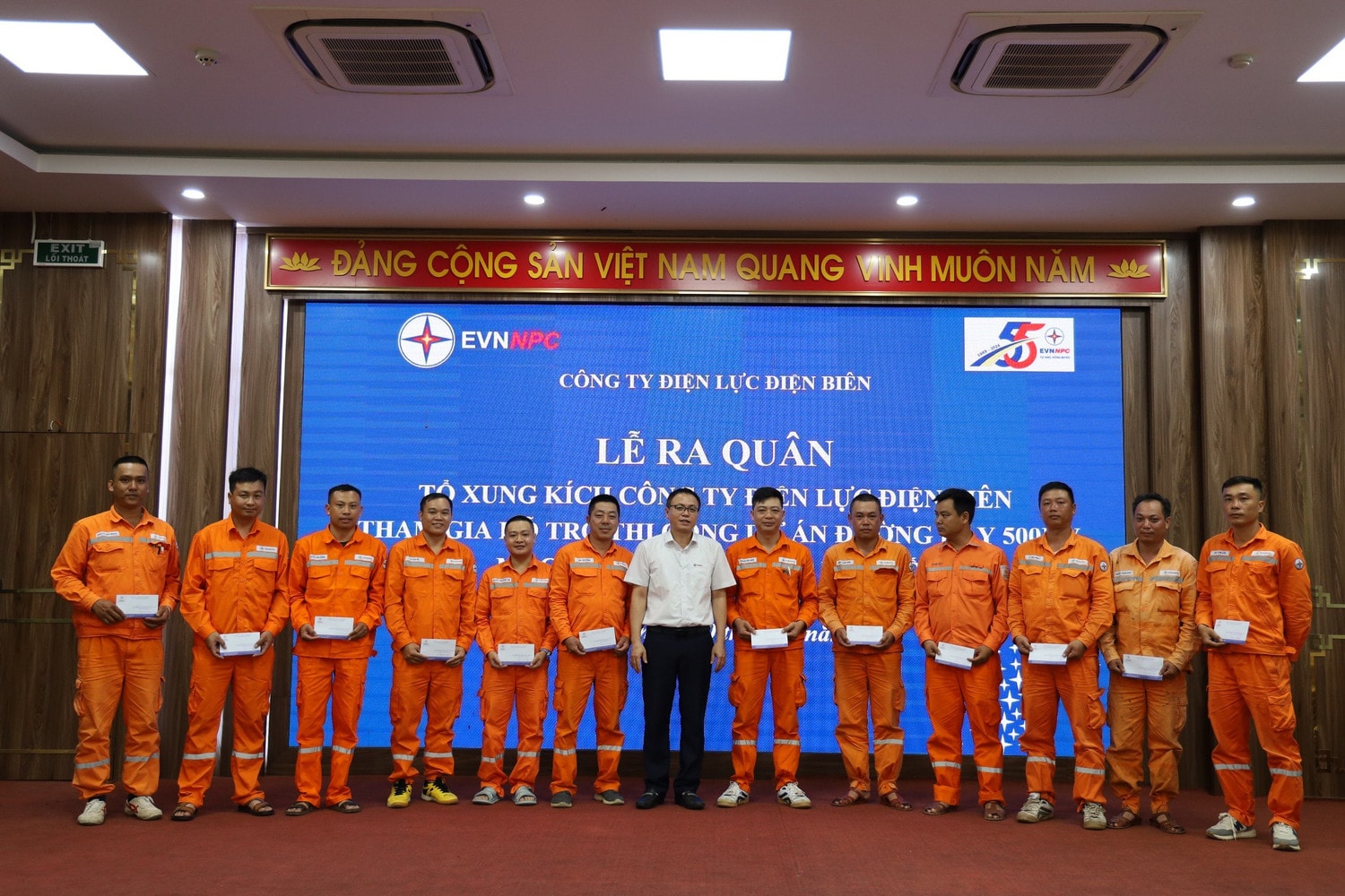 28 Đội xung kích EVNNPC sẵn sàng dồn sức tại công trường Đường dây 500kV mạch 3 -0