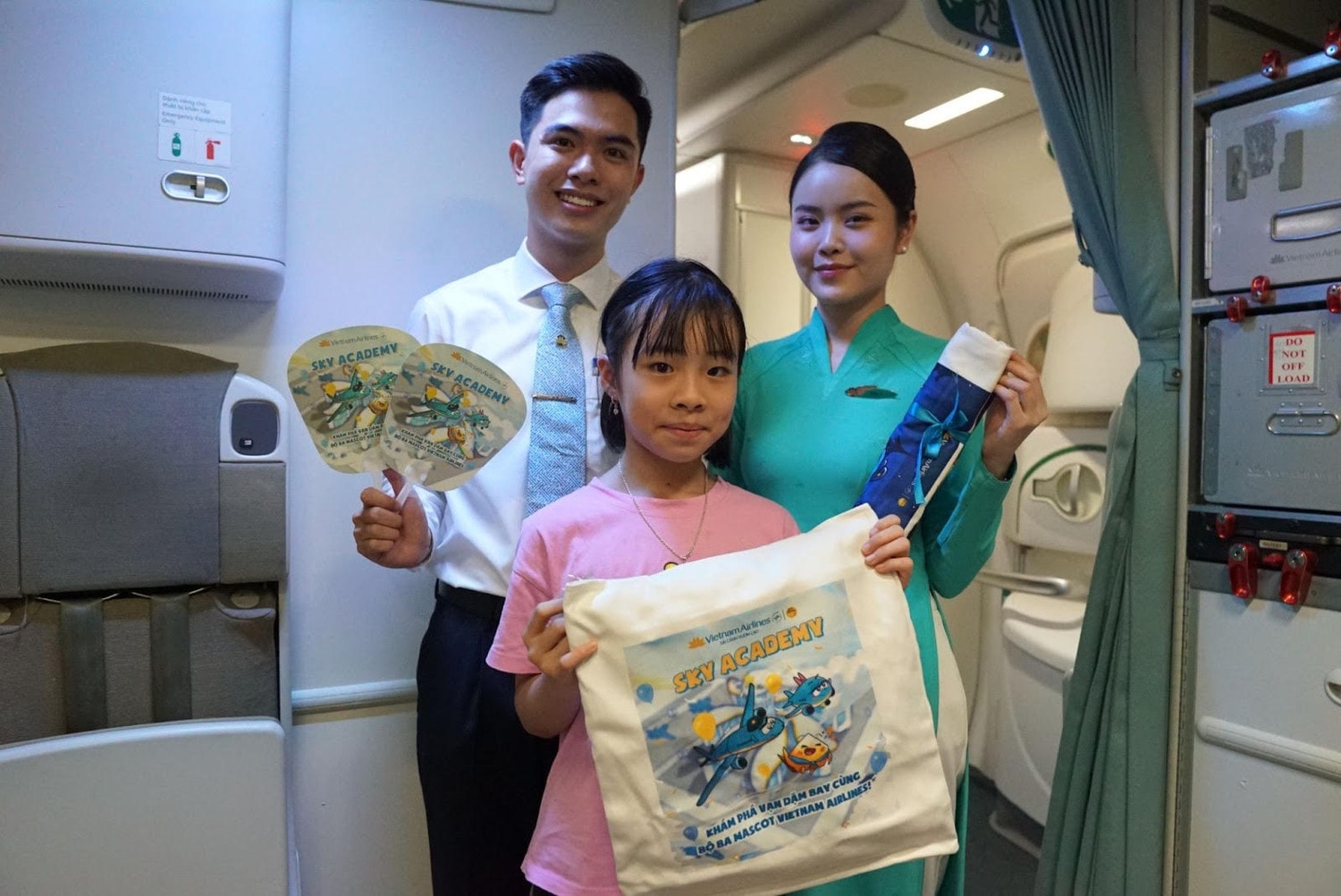Vietnam Airlines hé lộ hình ảnh Mascot ngộ nghĩnh trên những chuyến bay ngày 1.6 -0