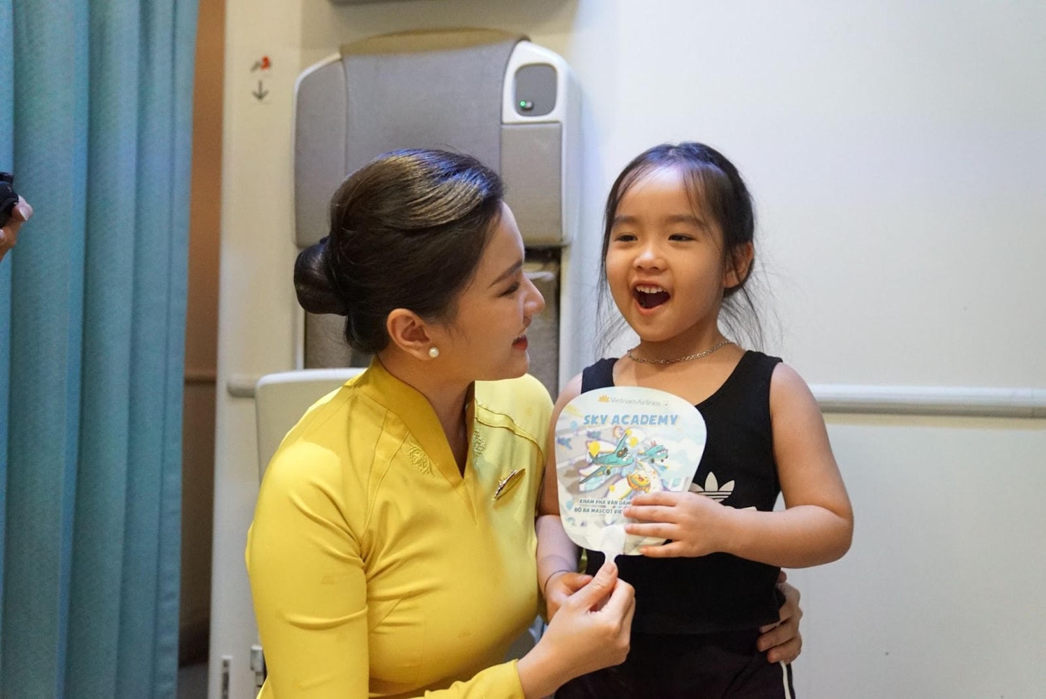 Vietnam Airlines hé lộ hình ảnh Mascot ngộ nghĩnh trên những chuyến bay ngày 1.6 -0