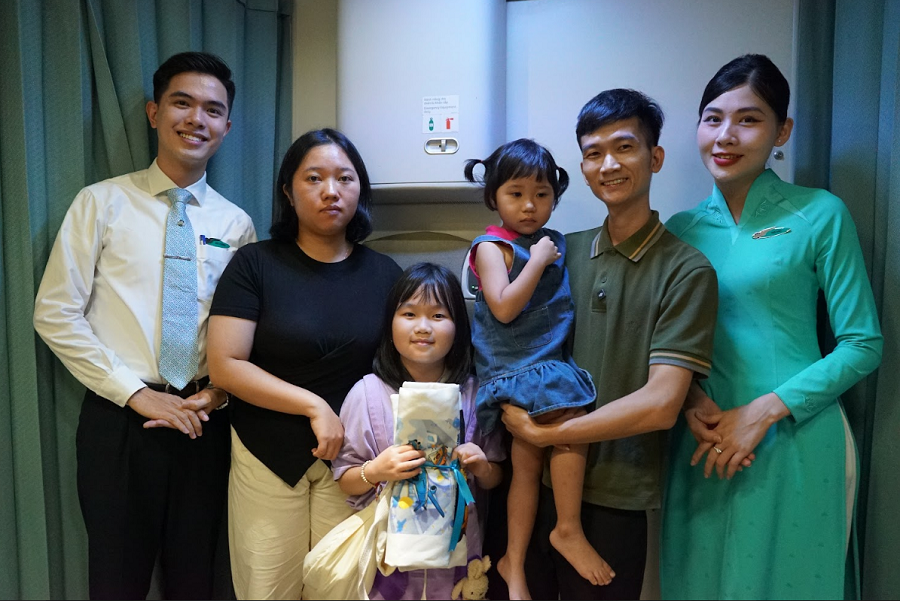 Vietnam Airlines hé lộ hình ảnh Mascot ngộ nghĩnh trên những chuyến bay ngày 1.6 -0