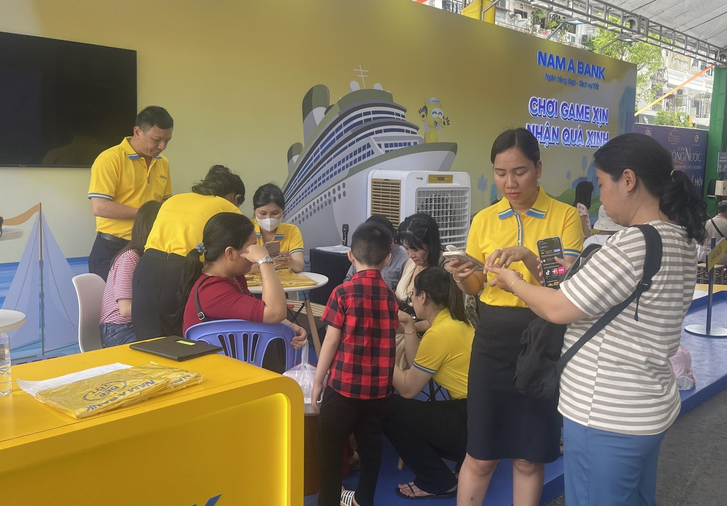 Nam A Bank triển khai nhiều hoạt động tại lễ hội sông nước TP.HCM -1