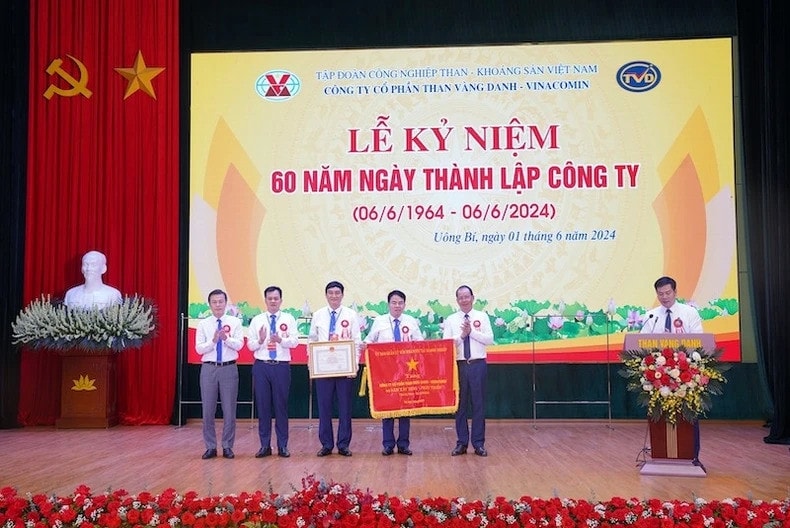 Than Vàng Danh kỷ niệm 60 năm ngày thành lập -0