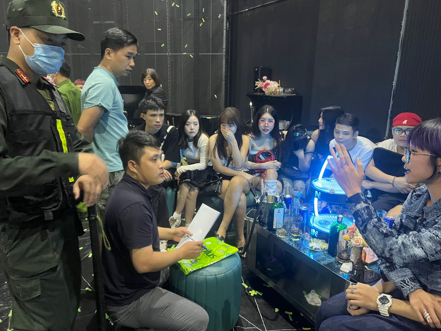 Phát hiện hàng chục “dân chơi” dương tính với ma túy.