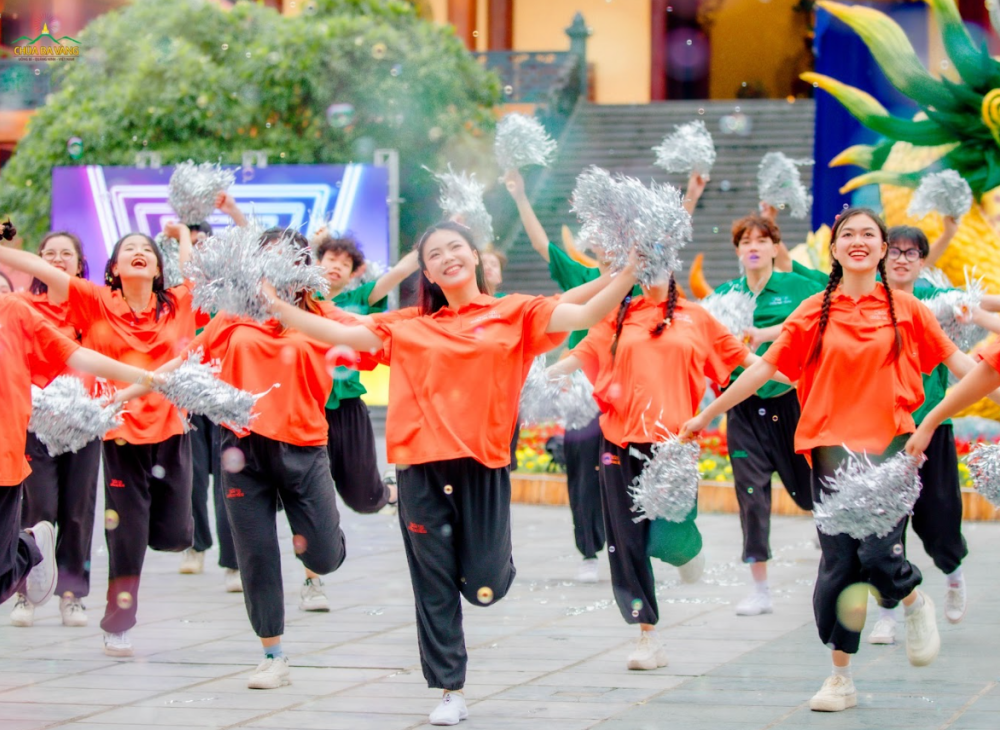 Sôi động MV “Khóa tu mùa hè kết tình bạn muôn phương” - Sự trở lại của Khóa tu mùa hè 2024 - 0