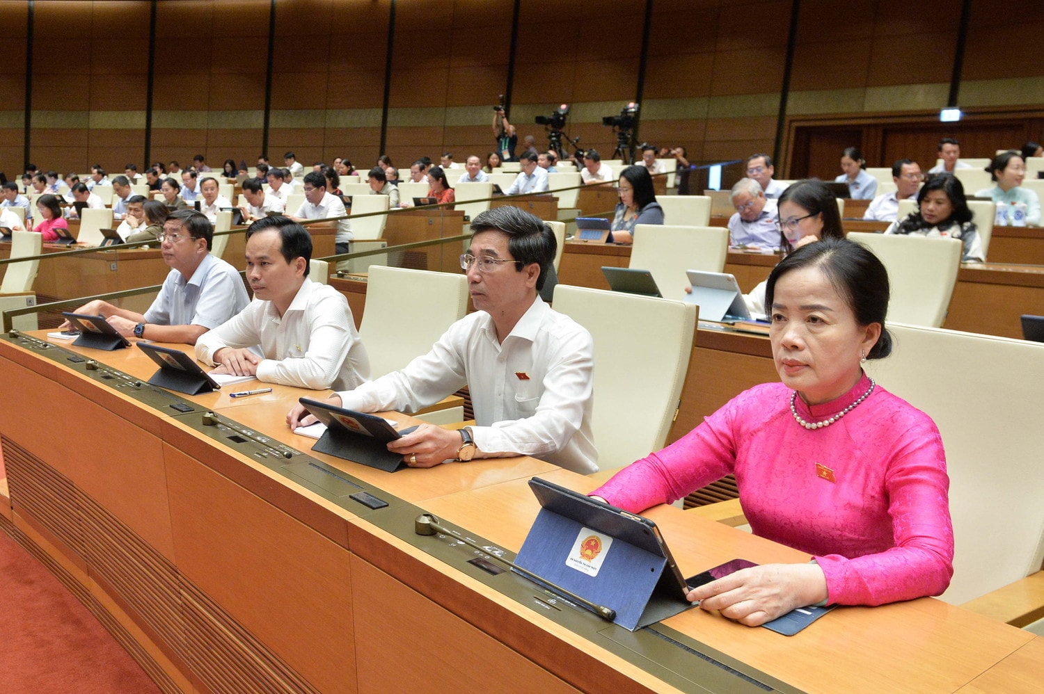 Sôi nổi, thẳng thắn, trách nhiệm cao, sát với tình hình thực tiễn -0
