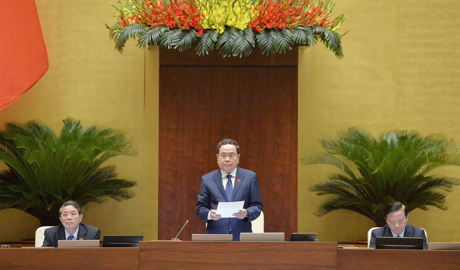 NA Chairman Tran Thanh Man chairs the Q&A session. Photo: Lam Hien Legislators questioning causes behind target shortfall of supporting industries -0