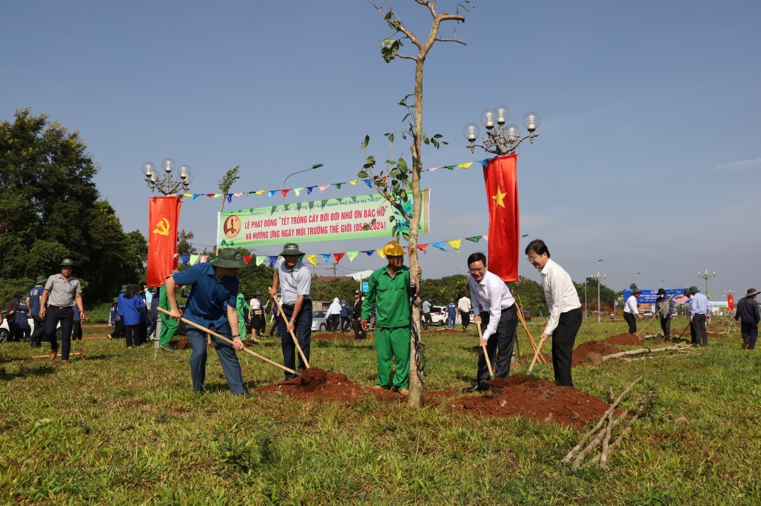 Phát động Tết trồng cây và hưởng ứng Ngày Môi trường thế giới -0