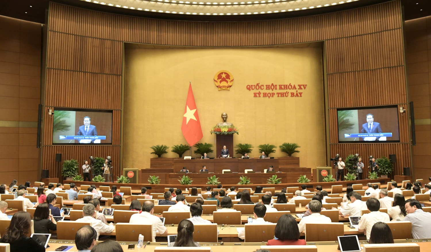 Chủ tịch Quốc hội Trần Thanh Mẫn điều hành phiên chất vấn và trả lời chất vấn với nhóm vấn đề thứ tư thuộc lĩnh vực văn hóa, thể thao và du lịch. Ảnh: Hồ Long Bộ trưởng Nguyễn Văn Hùng: Tập trung chăm lo phát triển văn hóa vùng đồng bào dân tộc thiểu số -0