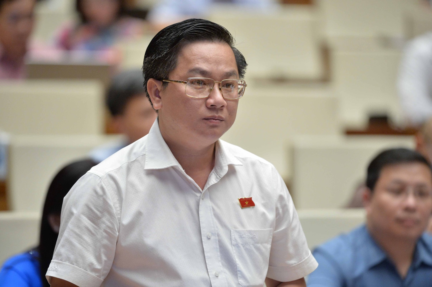ĐBQH Trần Quốc Quân (Long An) chất vấn. Ảnh: Hồ Long