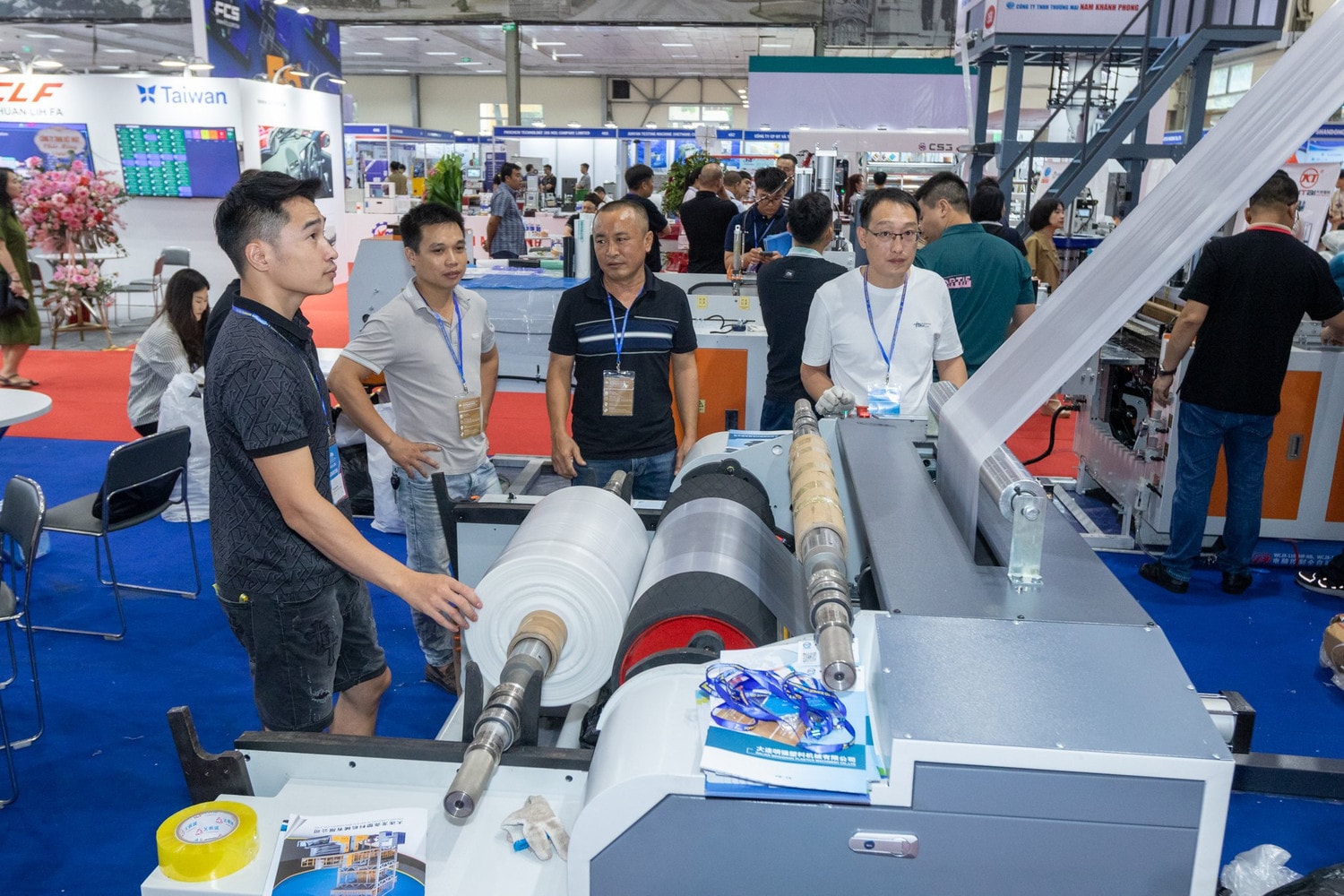 Triển lãm HanoiPlas 2024 thu hút hơn 200 nhà triển lãm từ 13 quốc gia và khu vực tham dự. Ảnh: Ban Tổ chức Triển lãm HanoiPlas 2024 - bước đột phá của ngành nhựa và caosu -0
