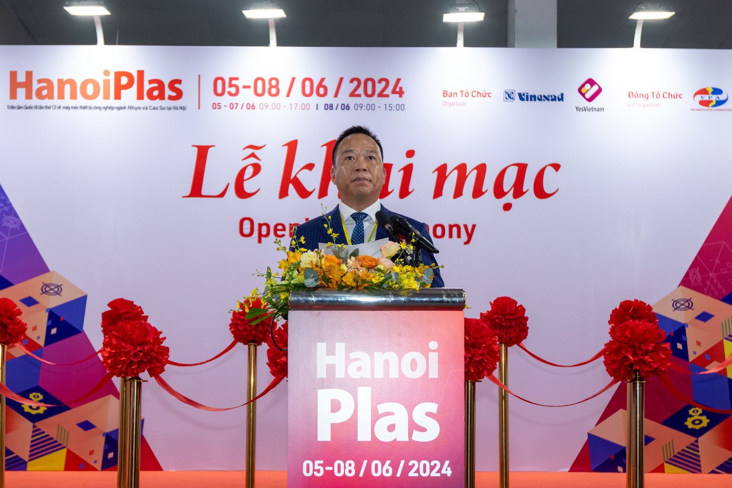 Phó Chủ tịch VPA Đinh Đức Thắng phát biểu khai mạc triển lãm. Ảnh: Ban Tổ chức Triển lãm HanoiPlas 2024 - bước đột phá của ngành nhựa và caosu -0