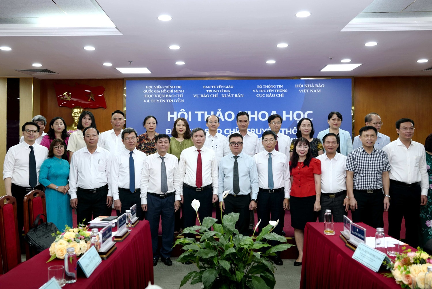 Các đại biểu dự hội thảo Chuyển đổi số là nhiệm vụ của từng cơ quan báo chí -0
