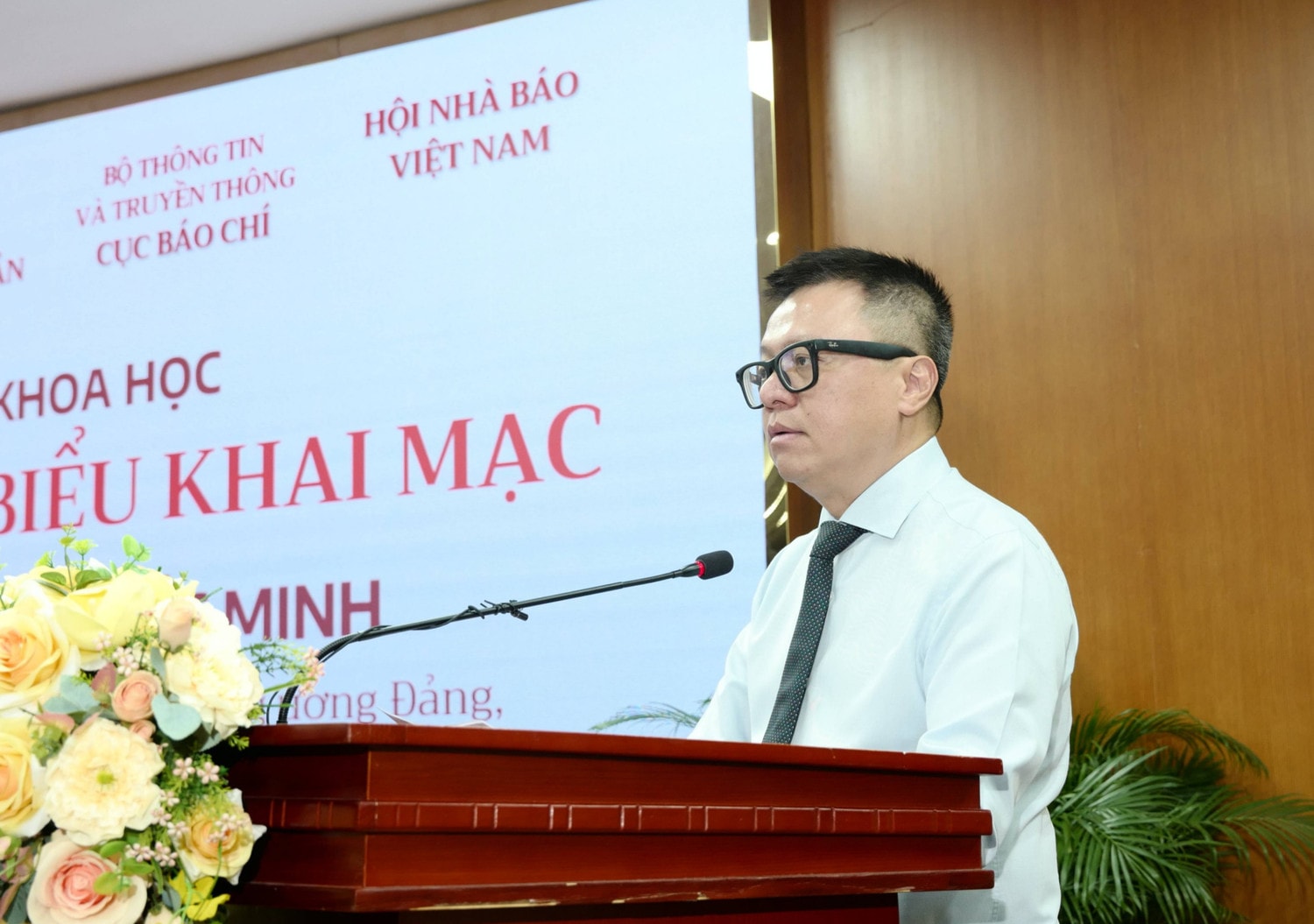 Phó trưởng Ban Tuyên giáo Trung ương, Chủ tịch Hội Nhà báo Việt Nam, Tổng Biên tập Báo Nhân dân Lê Quốc Minh phát biểu tại hội thảo Chuyển đổi số là nhiệm vụ của từng cơ quan báo chí -0