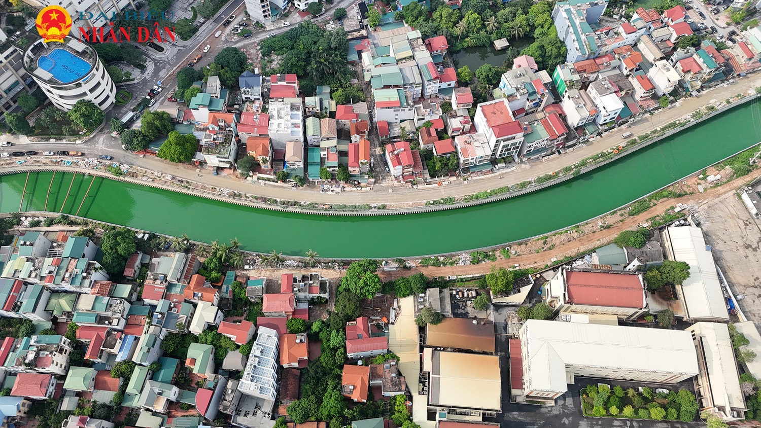 Người dân bị rác thải và bụi bẩn bủa vây do dự án cứng hóa kênh La Khê chậm tiến độ -0