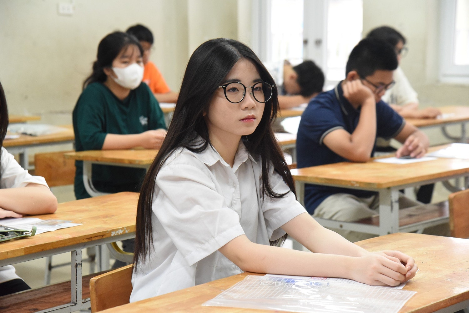 Sáng nay, hơn 106.000 thí sinh Hà Nội đến trường làm thủ tục dự thi lớp 10 THPT -1