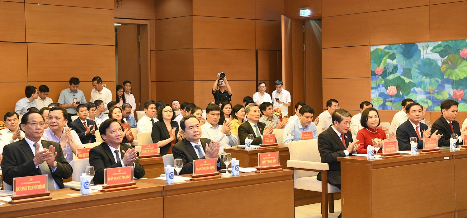 Chủ tịch Quốc hội Trần Thanh Mẫn dự Lễ trao tặng Huy hiệu 40, 30 năm tuổi Đảng của Đảng bộ cơ quan Văn phòng Quốc hội -0