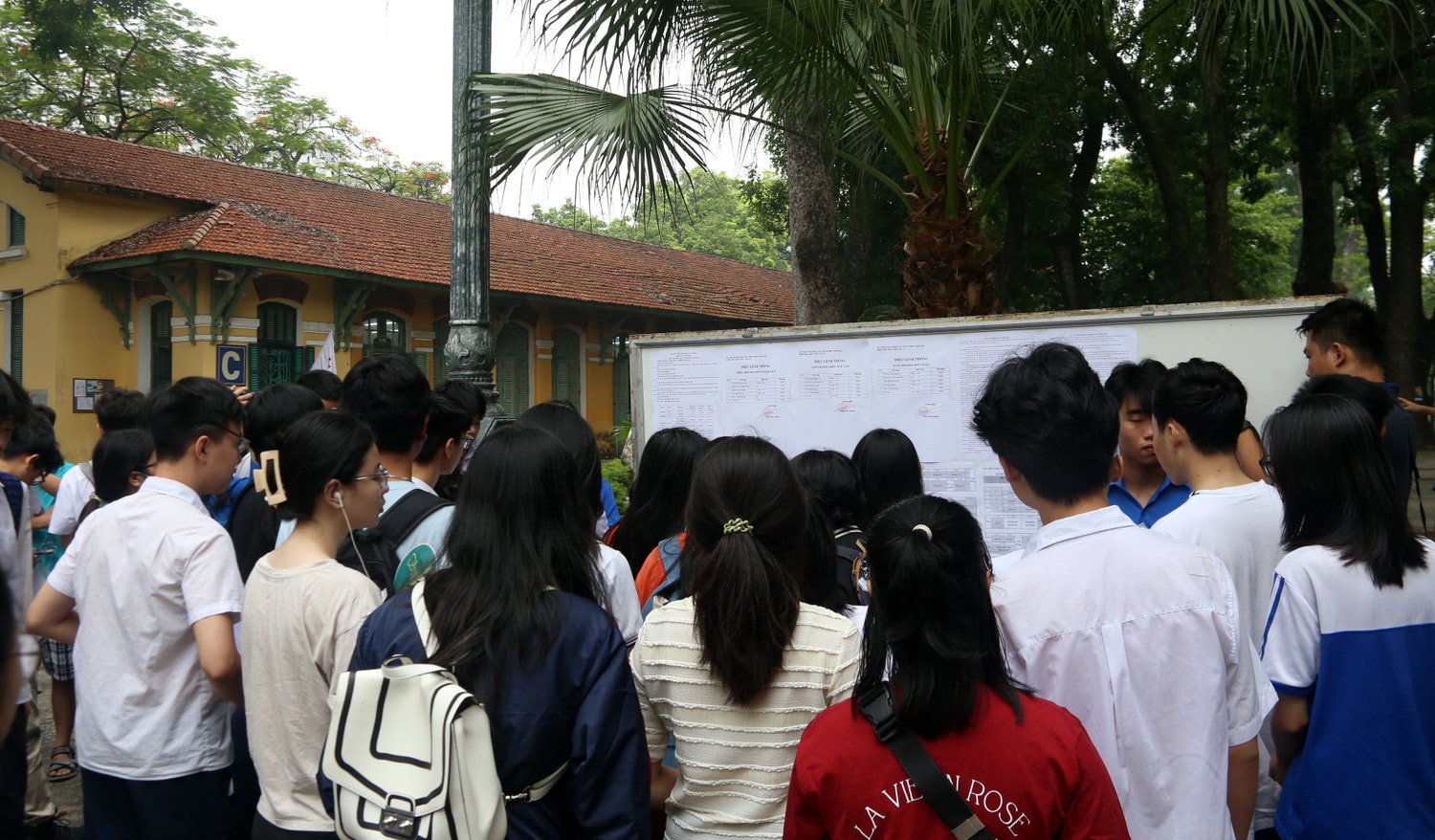 Phụ huynh không tạo ra áp lực thành tích kỳ thi THPT -0
