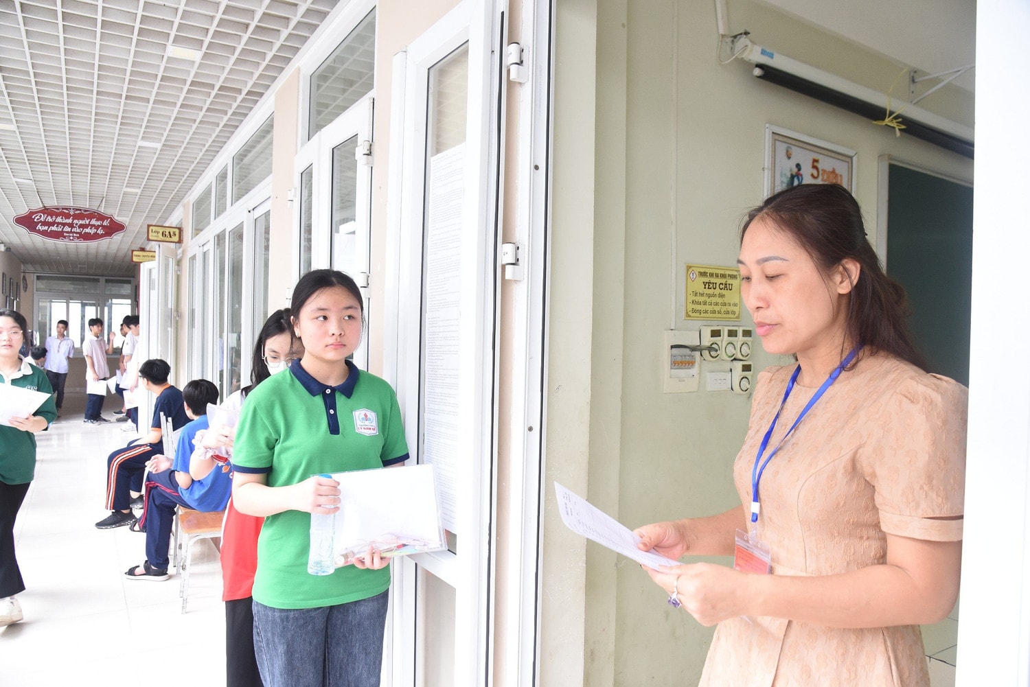 Giật tít: Hôm nay, hơn 100.000 thí sinh Hà Nội thi vào lớp 10 bắt đầu so tài -0