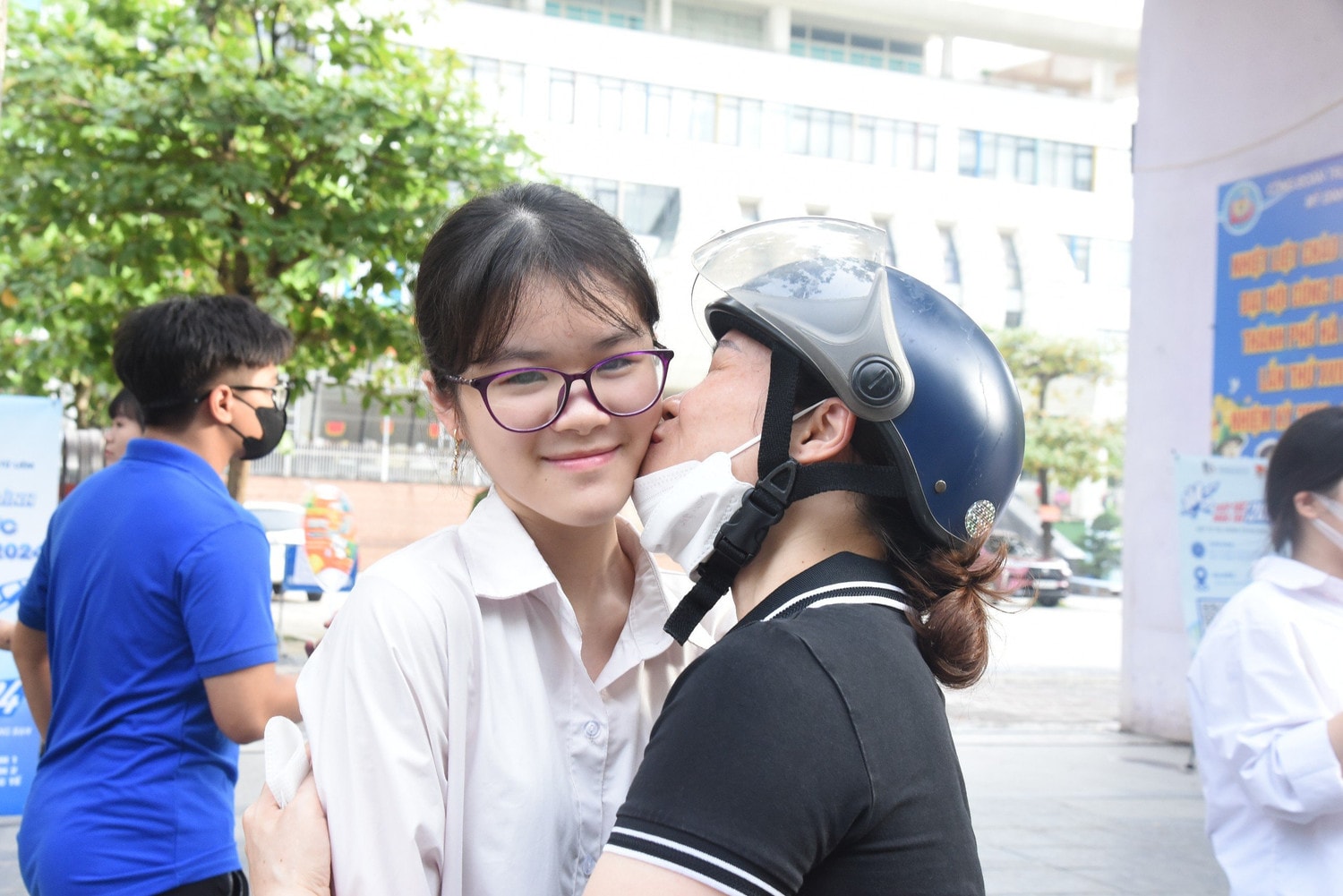 Giật tít: Hôm nay, hơn 100.000 thí sinh Hà Nội thi vào lớp 10 bắt đầu so tài -2