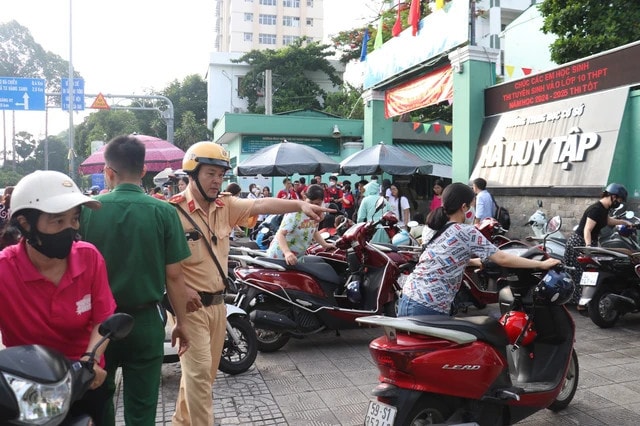 TP. Hồ Chí Minh: Bảo đảm an toàn giao thông tại các điểm thi tuyển sinh lớp 10 -0