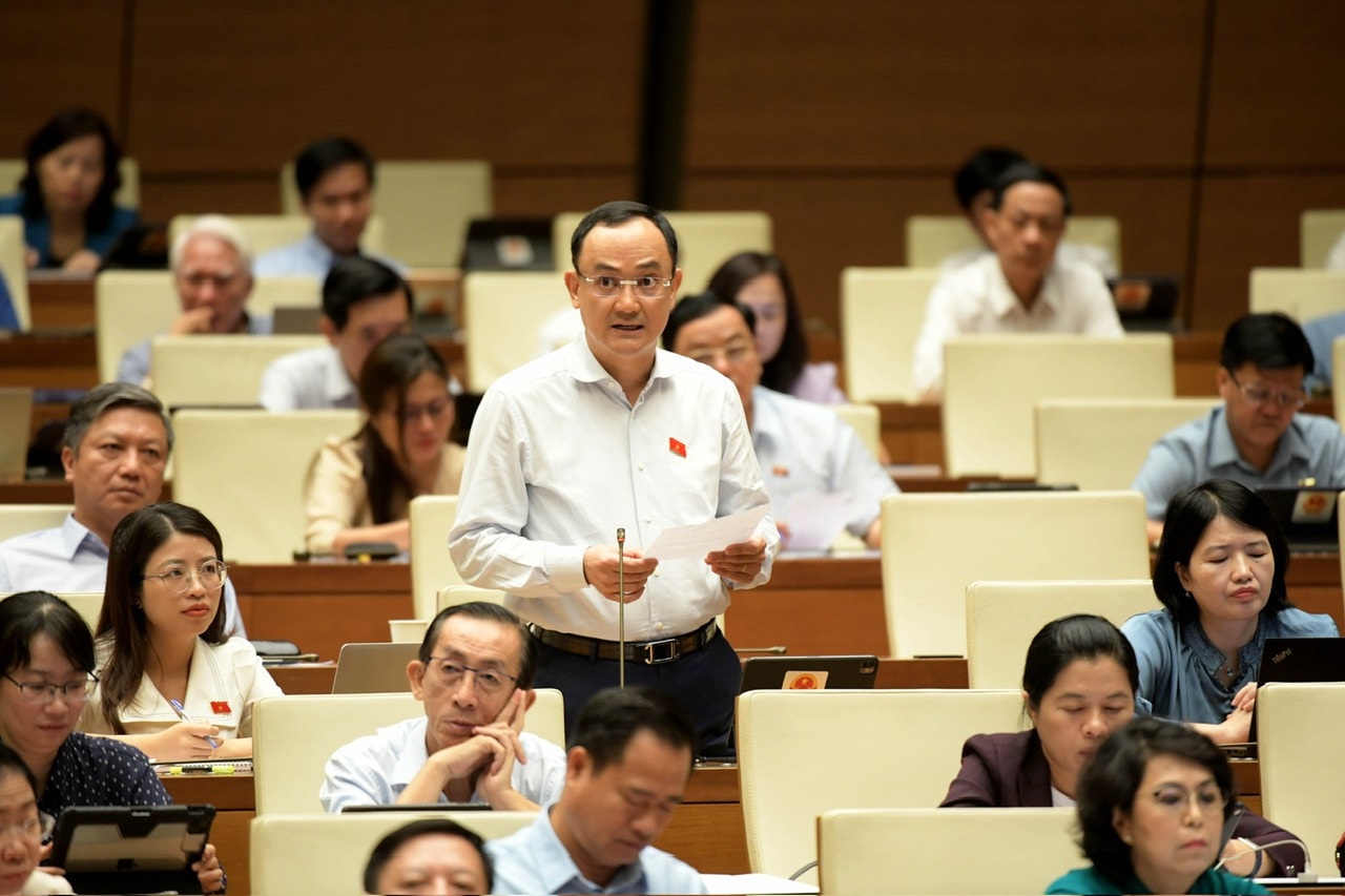 Đại biểu Quốc hội Nguyễn Ngọc Sơn (Hải Dương) chất vấn Tổng Kiểm toán Nhà nước - ẢNH LÂM HIỂN
