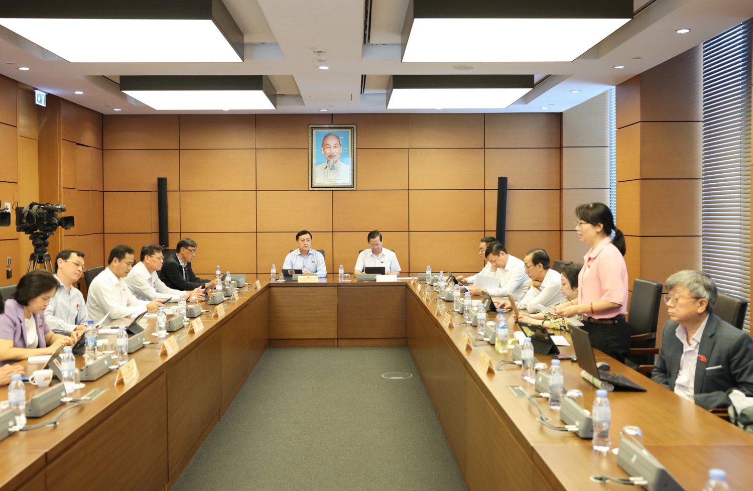 Tiếp tục rà soát, thể chế hoá đầy đủ quan điểm của Đảng về phát triển hệ thống tư pháp thân thiện và bảo vệ trẻ em