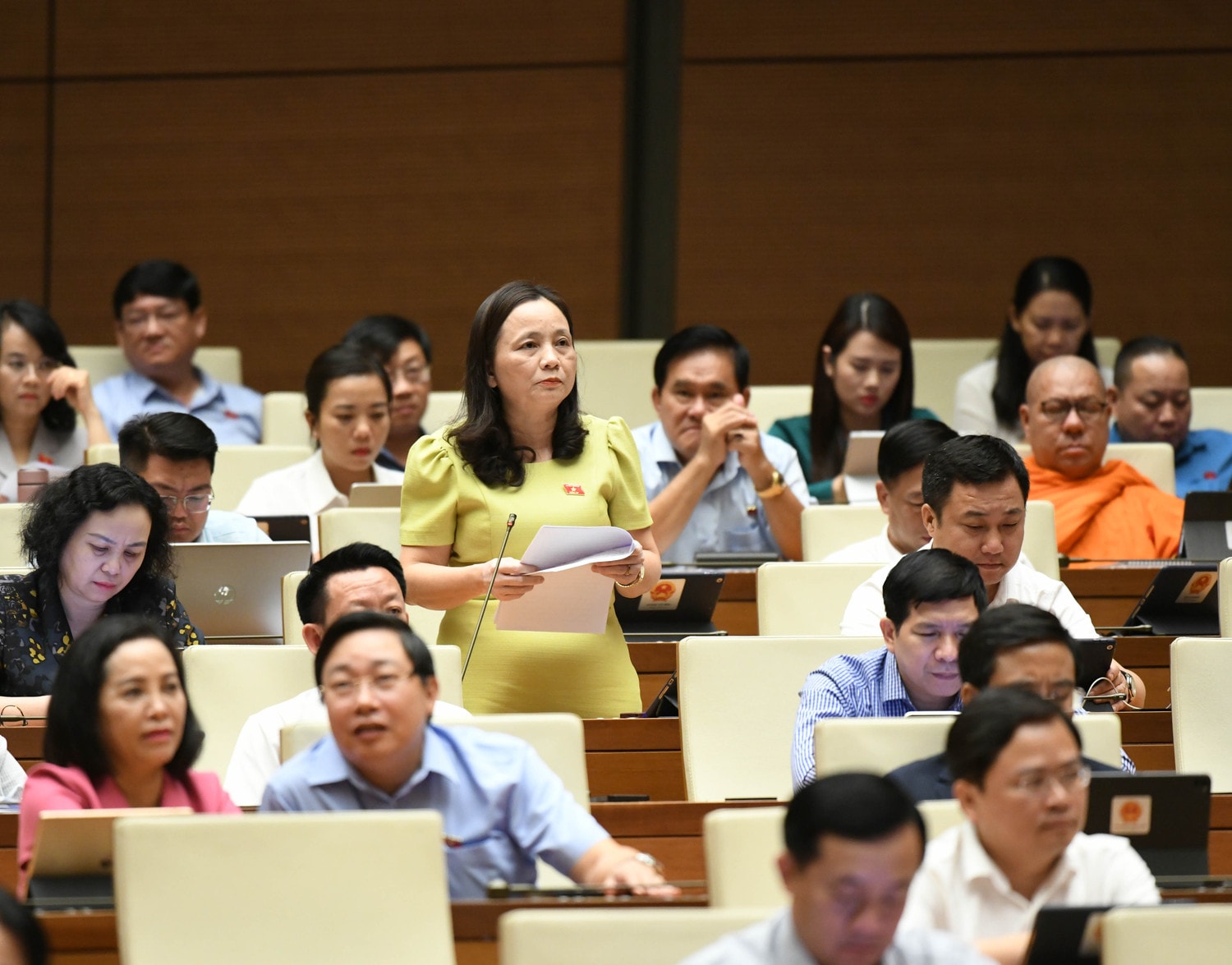 Đại biểu Quốc hội Cầm Thị Mẫn (Thanh Hóa) phát biểu. Ảnh: Lâm Hiển