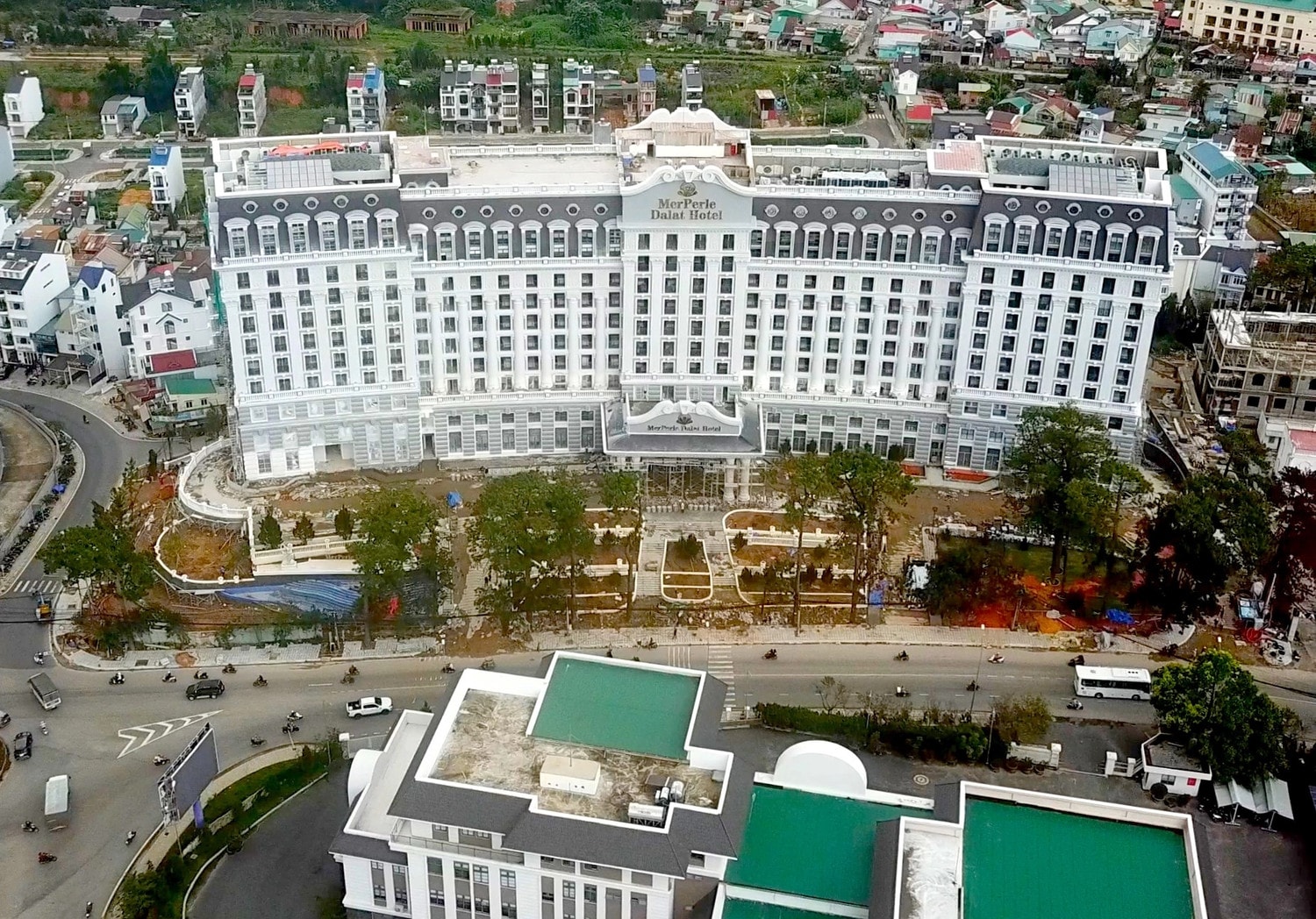 Tập đoàn đứng sau khách sạn Merperle Dalat Hotel xây sai phép hơn 4.000m2 được nộp tiền để “hợp thức” vi phạm: Kinh doanh tụt dốc, lỗ luỹ kế hơn 700 tỷ đồng -0