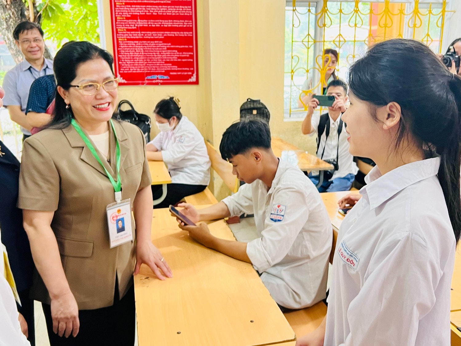 Thứ trưởng Bộ GD-ĐT Nguyễn Thị Kim Chi kiểm tra công tác chuẩn bị thi tốt nghiệp THPT tại Yên Bái -0