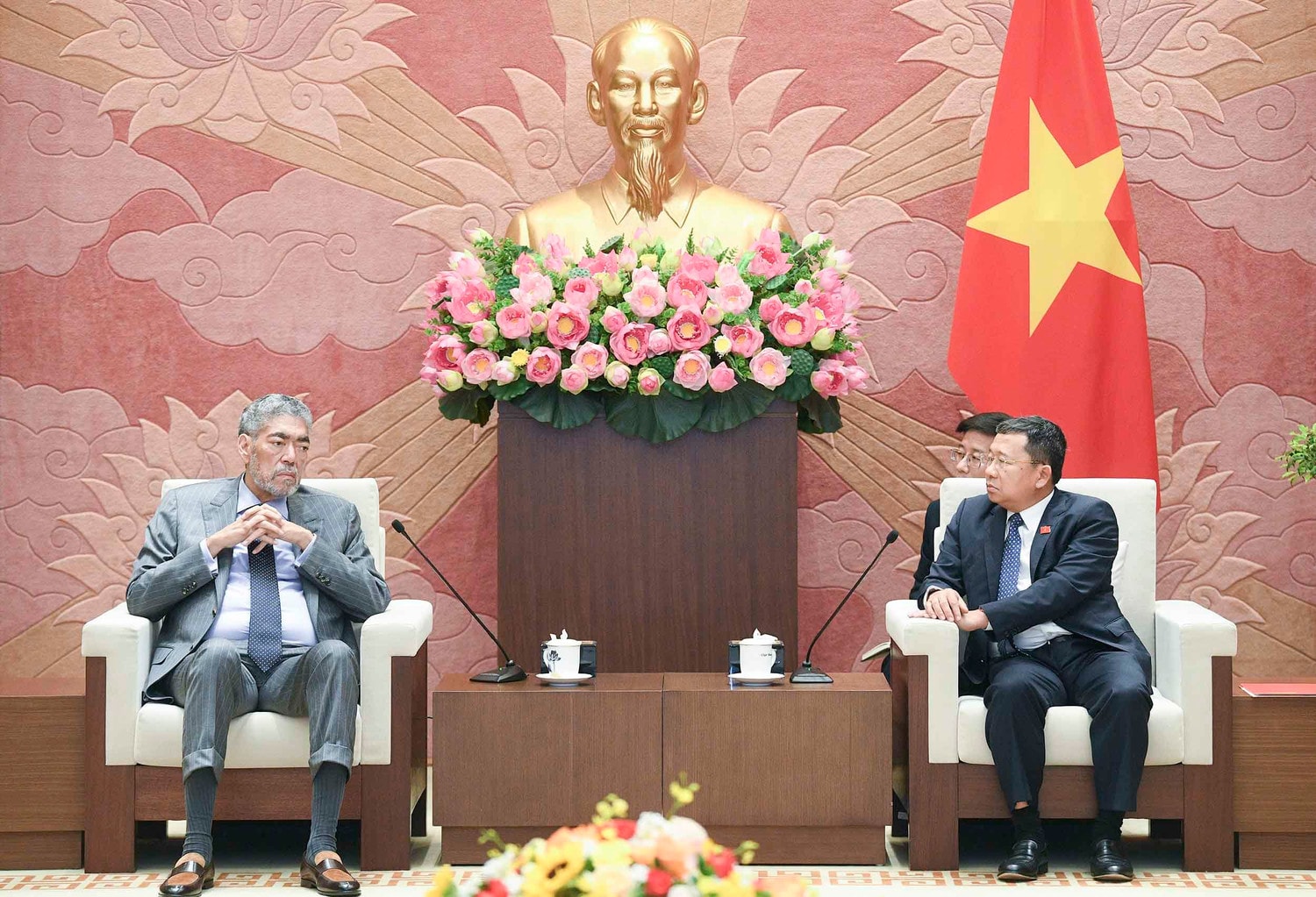 Chủ nhiệm Ủy ban Đối ngoại Vũ Hải Hà tiếp Tổng Bí thư đảng MIU, Bộ trưởng Chính sách hội nhập khu vực Dominica Mejia Miguel 