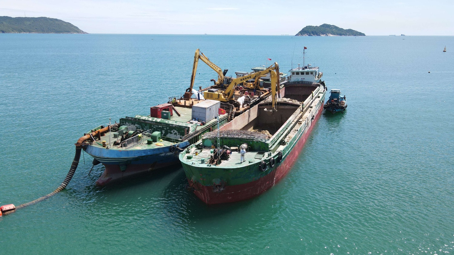Tàu Đức Thịnh 88 không được phép hoạt động, còn tàu ký hiệu TRANCO 18 - Vr15038053, NĐ-4096 chưa được cấp phép nhưng vẫn vẫn vận chuyển, bơm vật liệu nạo vét tại vùng biển cảng Sơn Dương được ghi nhận vào sáng 3.6 Cần giám sát chặt chẽ đội tàu chờ cấp phép để thực hiện nạo vét đáy biển ở Hà Tĩnh -0